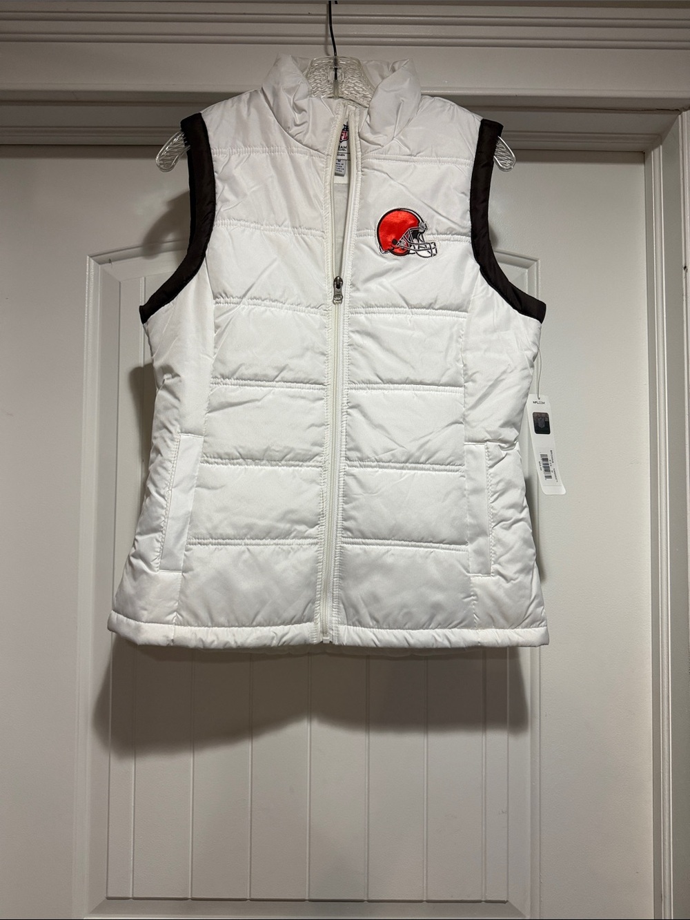 G-III Cleveland Browns Women's Puffer Vest Full Zip White Sz M . NWT .